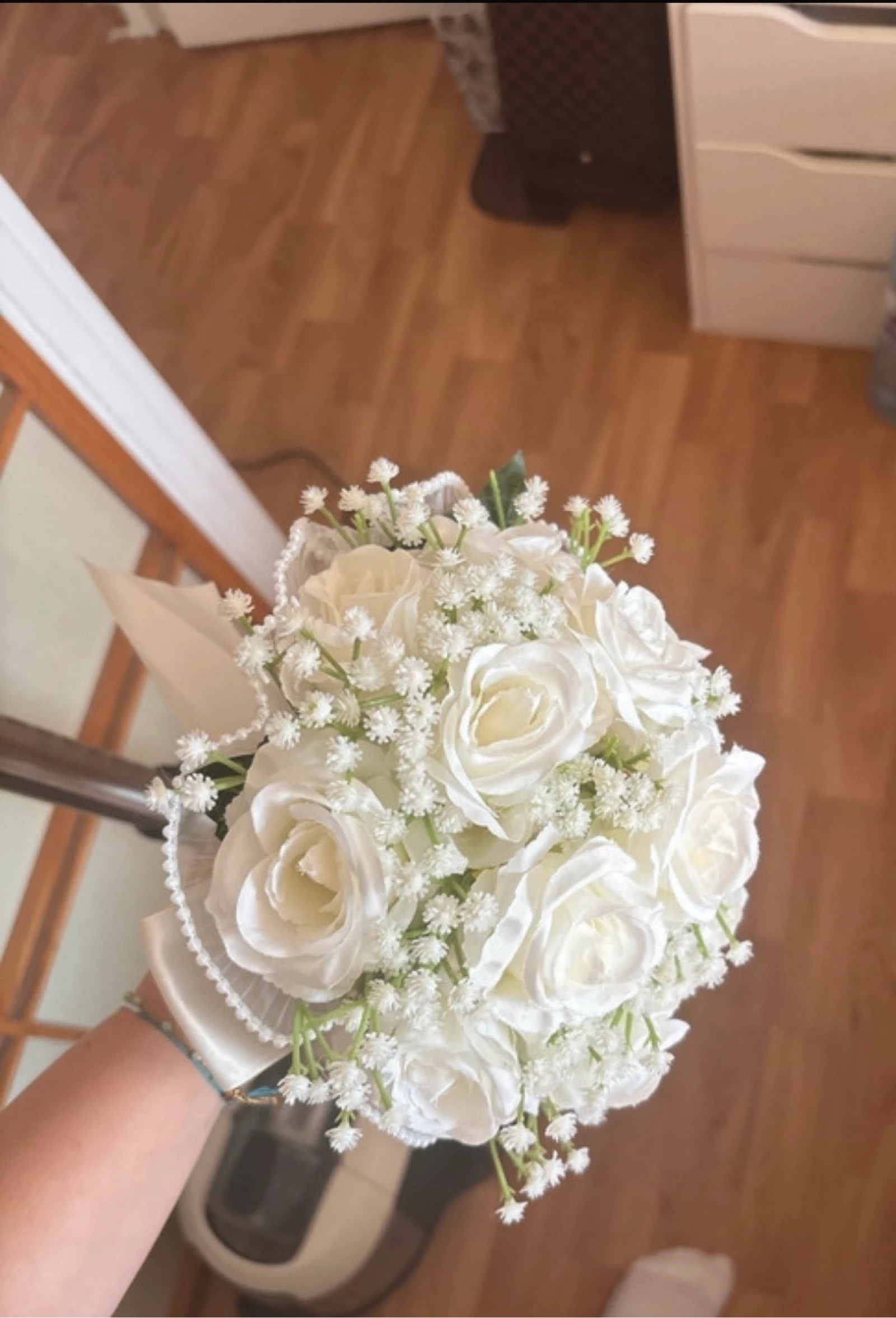 Beautiful bouquet of artificial roses – photo 4